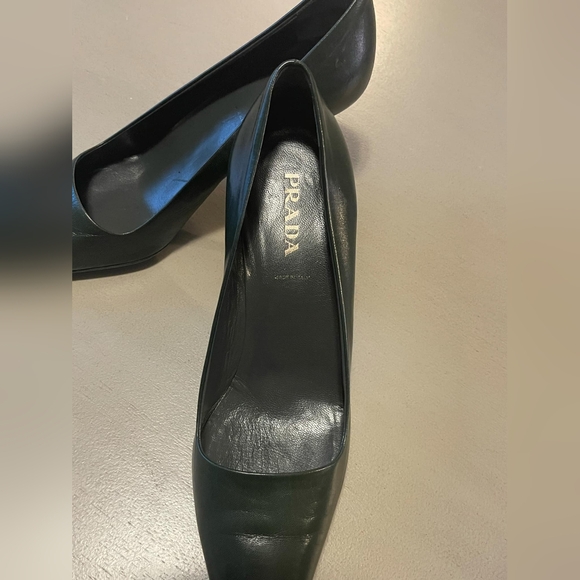 Prada forest green leather pointed toe heels size 38 vintage - Picture 2 of 5